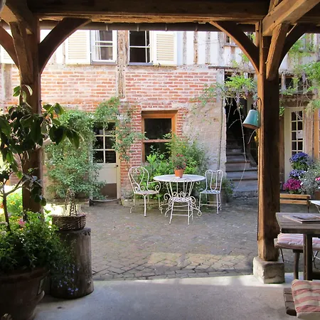 A L'ecole Buissonniere 4*