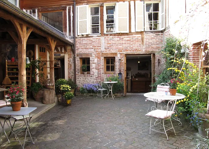 A L'ecole Buissonniere 4*